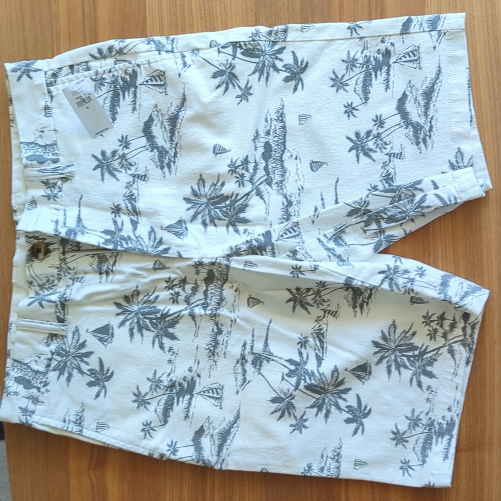 Old Navy Men's Tropical Shorts
